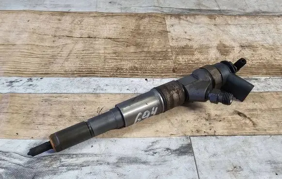 BMW 5 E60 E61 Fuel injector 0445110212