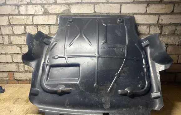 Volkswagen Transporter - Caravelle T5 Engine splash shield/under tray 150414