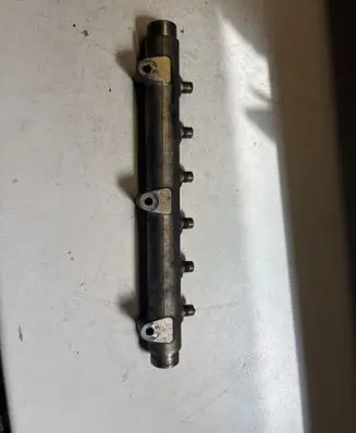 Volvo XC90 Fuel main line pipe 0445215015