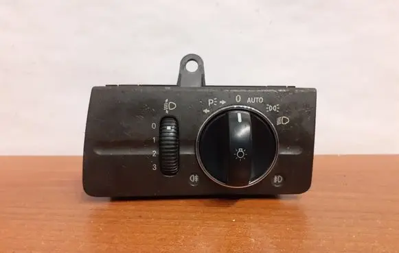 Mercedes-Benz E W211 Light switch 04056070 2115450604
