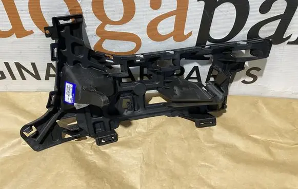 Volvo XC90 Front bumper mounting bracket 31353371