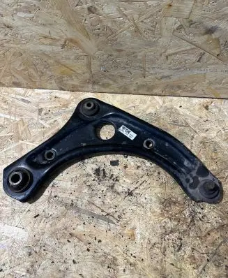 Nissan Note (E12) Front lower control arm/wishbone