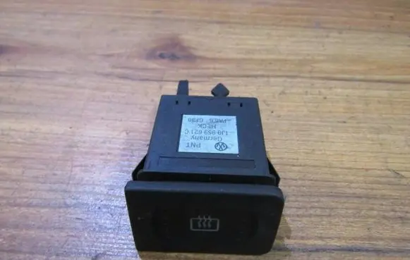 Volkswagen Golf IV Windscreen/window heater switch 1J0959621C PNT