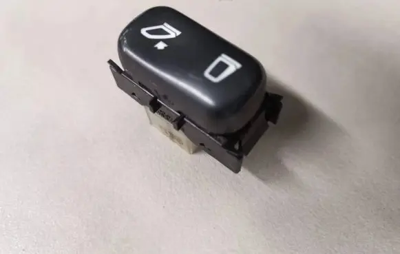 Mercedes-Benz E W210 Wing mirror switch 2108202010 3100519 3100510