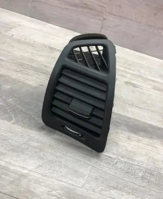 KIA Sorento Dash center air vent grill