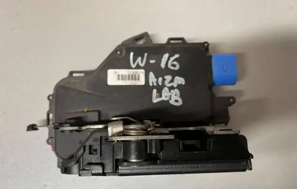 Volkswagen Golf Plus Rear door lock 7L0839016