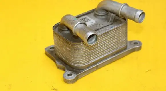 Renault Clio IV Engine oil radiator 213052032R