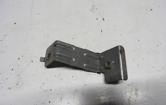 Nissan X-Trail T30 Fender mounting bracket sxfgnh5