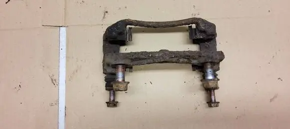 Toyota Aygo AB10 Front Brake Caliper Pad/Carrier 