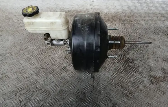 Chevrolet Captiva Brake fluid reservoir 