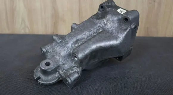 Mercedes-Benz SLK R172 Engine mounting bracket 6512234104 A6512234104
