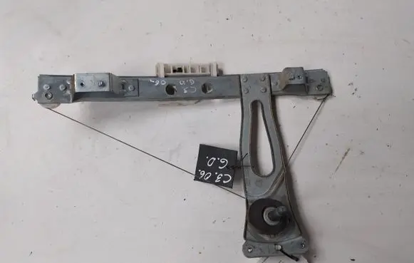 Rear door manual window regulator