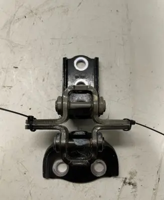KIA Sorento Rear door lower hinge