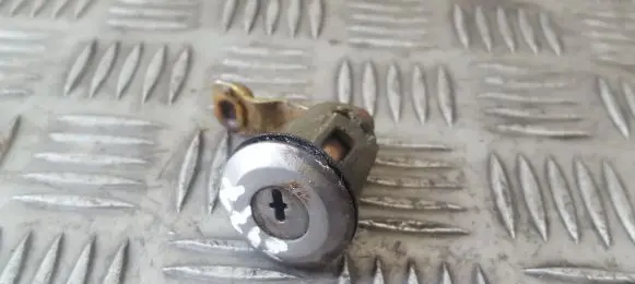 Citroen Xsara Front door lock (next to the handle) 