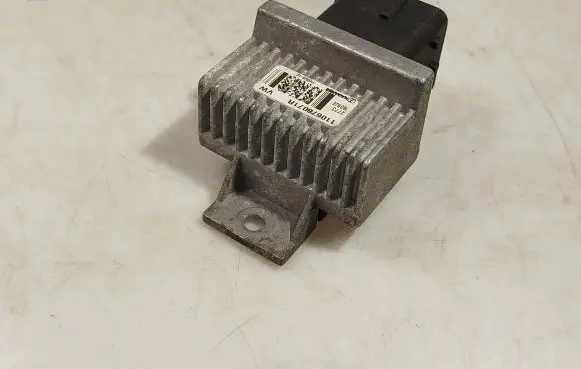 Renault Master III Glow plug pre-heat relay 110678071R