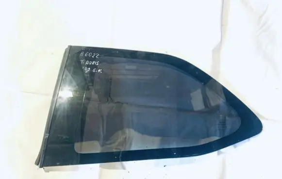 Toyota Auris 150 Rear side window