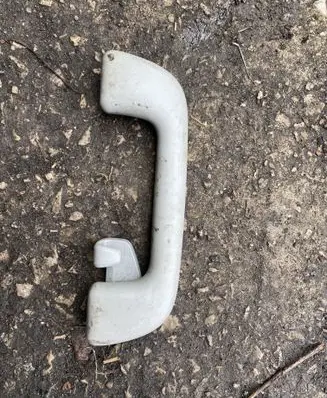 Toyota Avensis T270 Rear interior roof grab handle L1020373