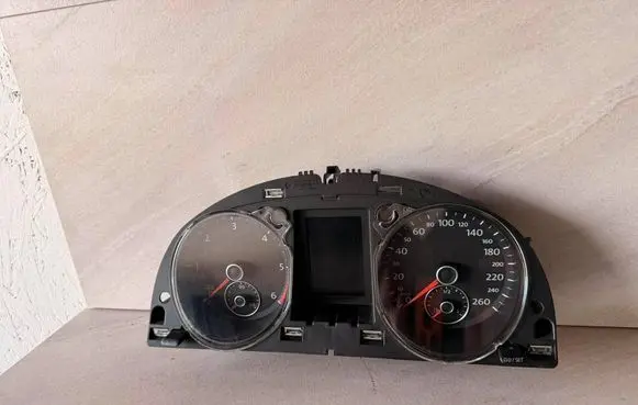 Volkswagen PASSAT B7 Speedometer (instrument cluster) 3AA920870P