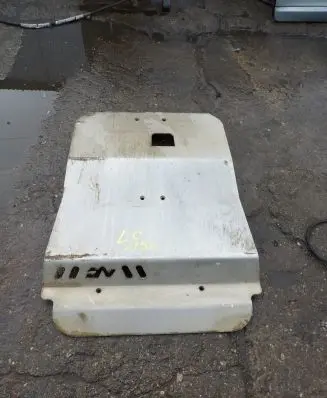 Toyota Land Cruiser (J150) Engine splash shield/under tray