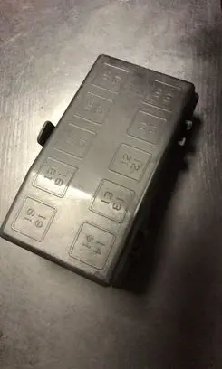 Opel Vectra B Fuse box cover 09136102