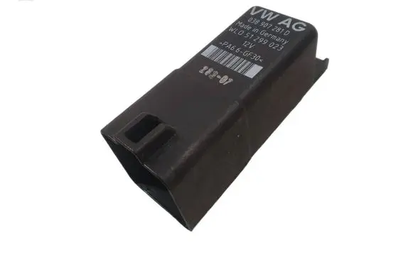 Volkswagen PASSAT B6 Glow plug pre-heat relay 038907281D