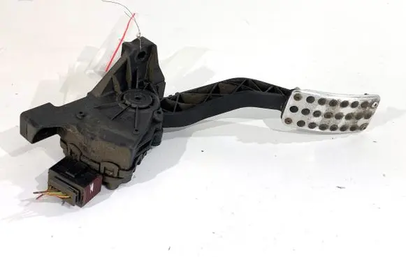 Mitsubishi Colt Accelerator throttle pedal MN125792