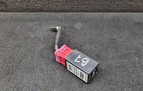 Audi A4 S4 B7 8E 8H Other relay 8E0907307F 7038900309