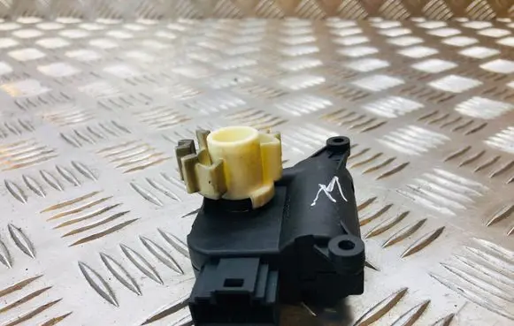 Volkswagen Eos Air flap motor/actuator 132801336
