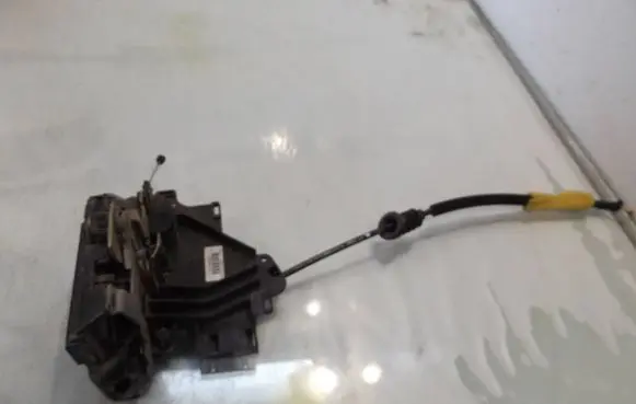 Seat Ibiza III (6L) Front door lock 3B1837016