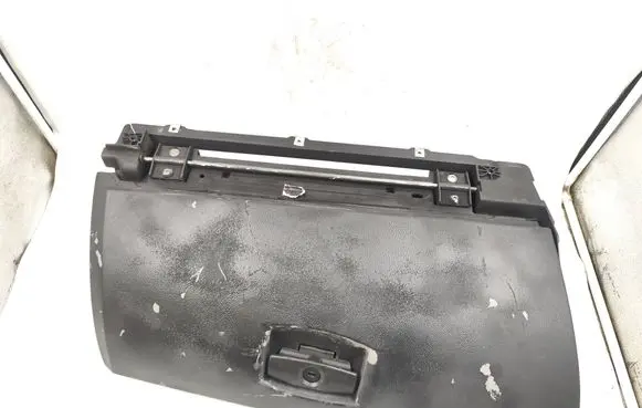 BMW 5 E60 E61 Glove box