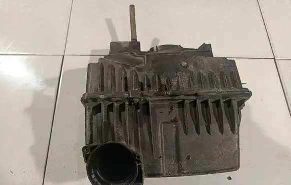 Peugeot 307 Air filter box 9653388980