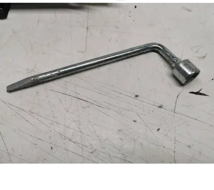 Nissan X-Trail T31 Wheel nut wrench 