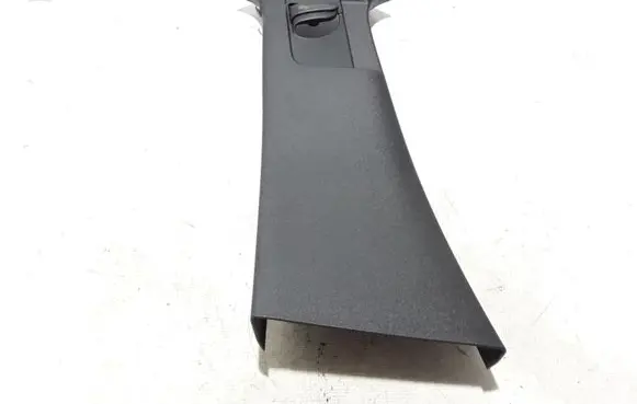 Volvo XC40 (B) pillar trim (bottom) 31479714