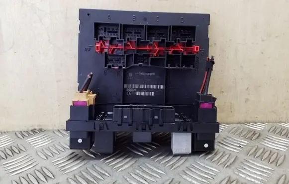 Volkswagen Tiguan Comfort/convenience module 3C8937049D F005V00744