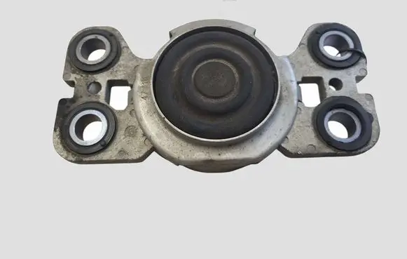 Volvo V70 Engine mount bracket 3131687502