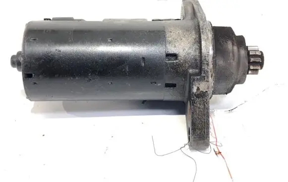 Volkswagen Golf V Starter motor 0001123012