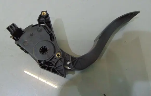 Renault Captur Accelerator throttle pedal