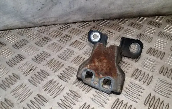 Jeep Grand Cherokee (WK) Front door upper hinge