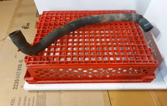 Coolant pipe/hose
