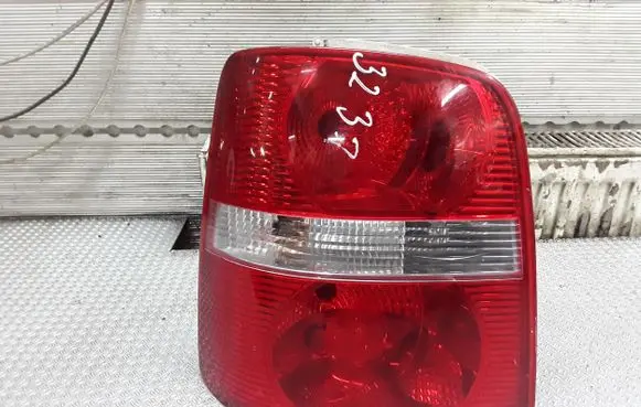 Volkswagen Touran I Rear/tail lights 1T0945095F
