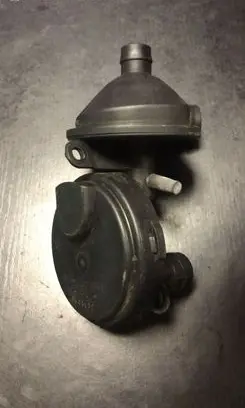 BMW 5 E60 E61 Oil breather separator 7501566