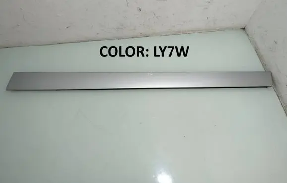 Audi A6 S6 C6 4F Front door trim (molding) SK26134
