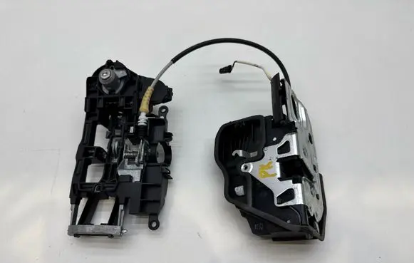 BMW 5 F10 F11 Front door lock 7185689