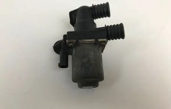 BMW 5 E39 Coolant heater control valve 64118379921 1147412154 64116920226