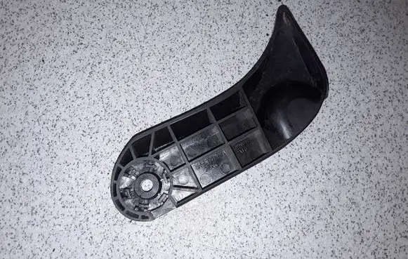 BMW 5 E39 Engine bonnet (hood) release handle 8226621
