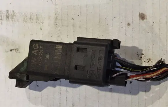 Audi Q3 8U Glow plug pre-heat relay 038907281D