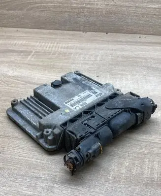 Opel Vectra C Engine control unit/module ECU 55193967 0281011915