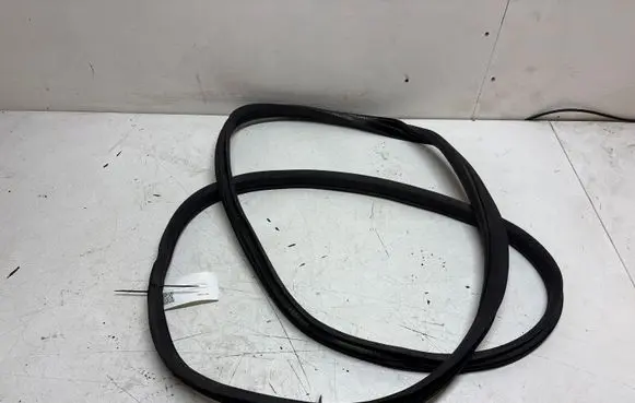 Mercedes-Benz ML W166 Rear door rubber seal (on body)