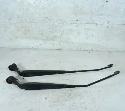 Front wiper blade arm