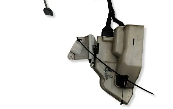 Volkswagen Phaeton Rear door lock 25101D6